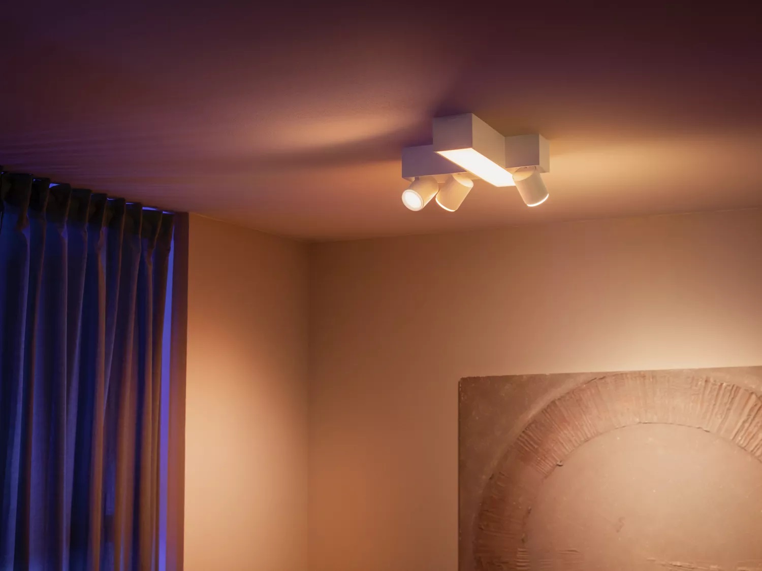 Philips Hue Centris Plafoniera Smart LED White and Color Ambiance con 4 Faretti Orientabili, Bluetooth, Bianca in Alluminio