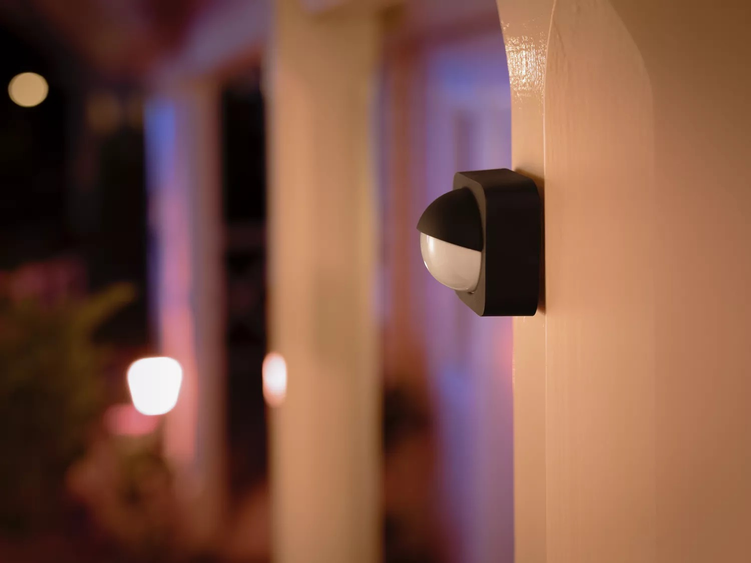 Philips Hue Sensore di Movimento da Esterno Wireless, Nero, Angolo di Rilevamento 160°, Distanza Fino a 12 mt, IP54