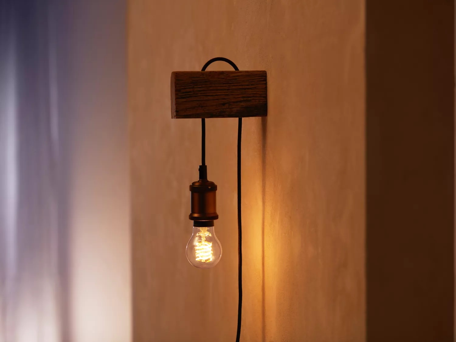 Philips Hue White Filament Lampadina Smart E27 40 W, LED Dimmerabile, Bianco Caldo, Controllo Vocale e Bluetooth