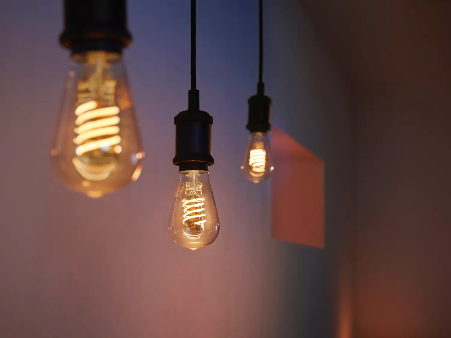 Philips Hue White Filament - Lampadina LED Smart E27 Dimmerabile con Luce Bianca Calda