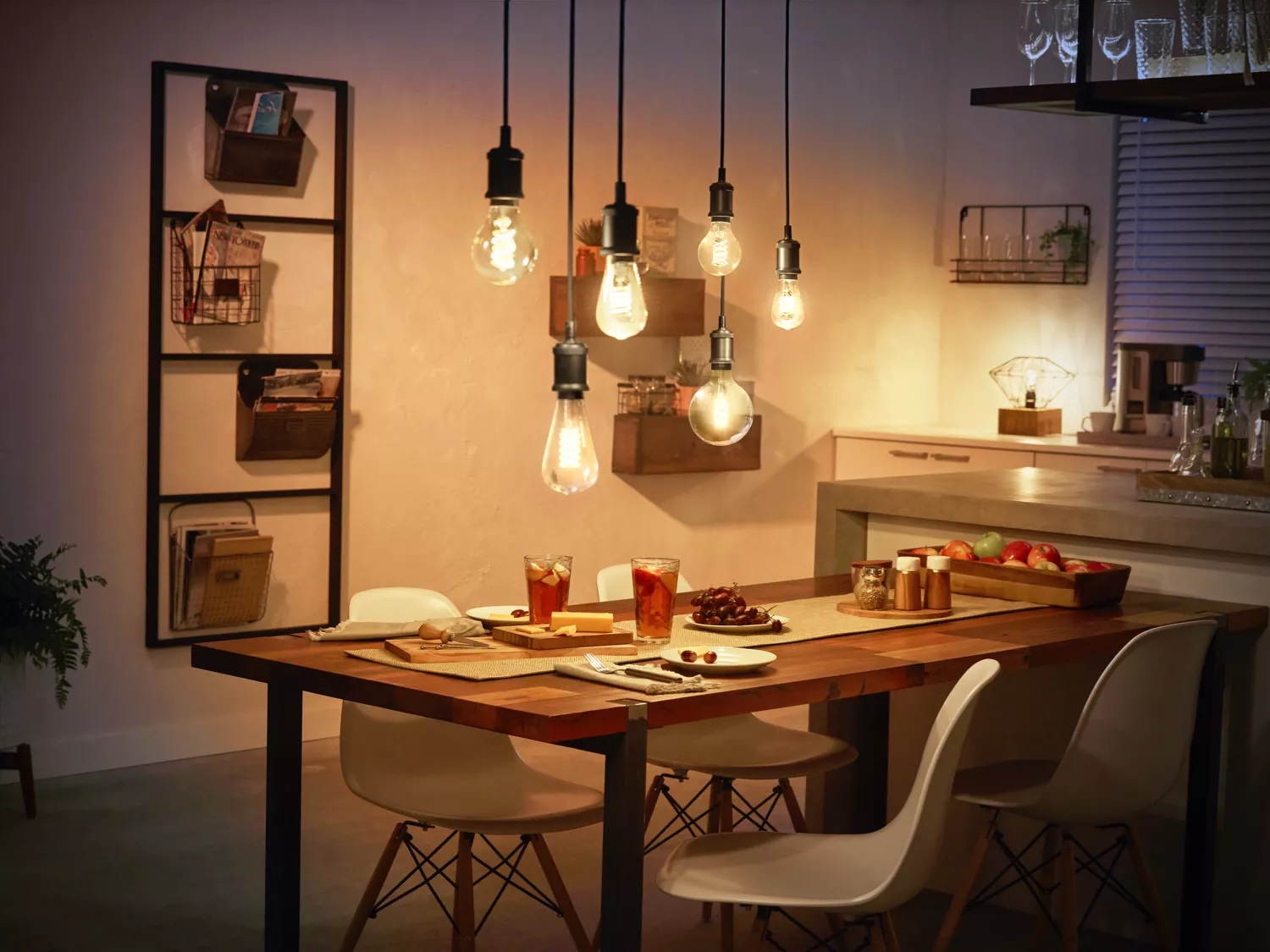 Philips Hue White Filament - Lampadina LED Smart E27 Dimmerabile con Luce Bianca Calda