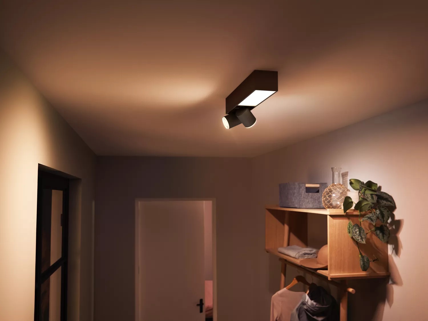 Philips Hue Centris - Set di 2 Faretti a Soffitto Dimmerabili, Nero, 16 Milioni di Colori, Controllo tramite App e Compatibile con Amazon Alexa