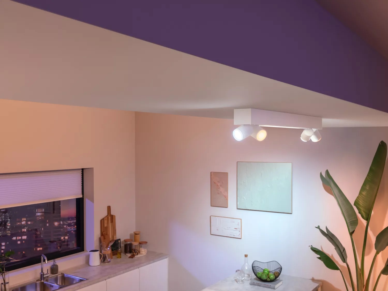 Philips Hue White and Color Ambiance Centris - Set di 4 faretti a soffitto dimmerabili, 16 milioni di colori, controllabili tramite app e compatibili con Amazon Alexa