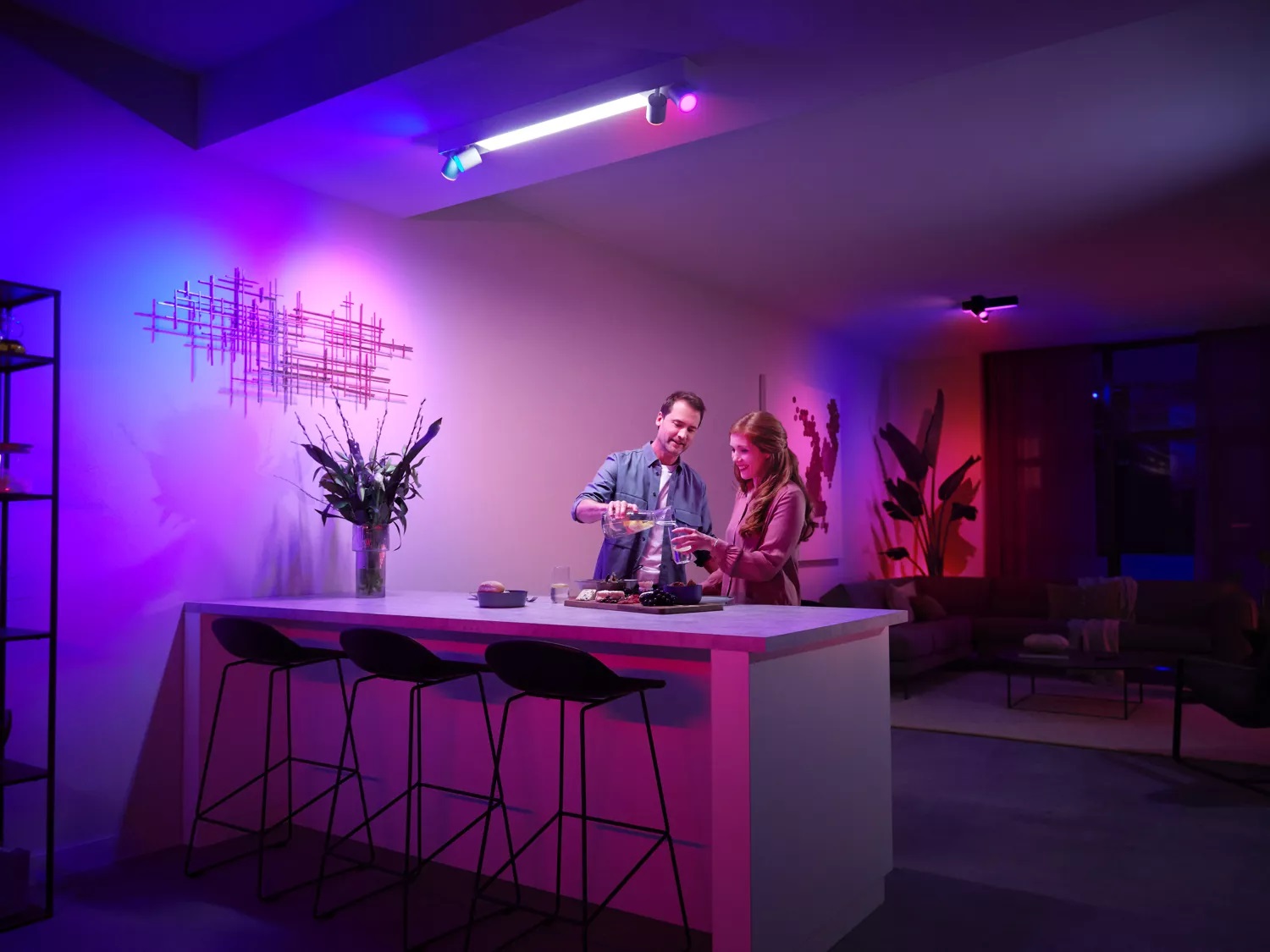 Philips Hue White and Color Ambiance Centris - Set di 4 faretti a soffitto dimmerabili, 16 milioni di colori, controllabili tramite app e compatibili con Amazon Alexa