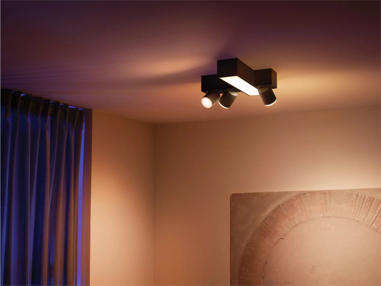 Philips Hue Centris Lampada a Croce con 3 Faretti, Dimmerabile, 16 Milioni di Colori, Controllo App e Compatibile con Amazon Alexa, Nero