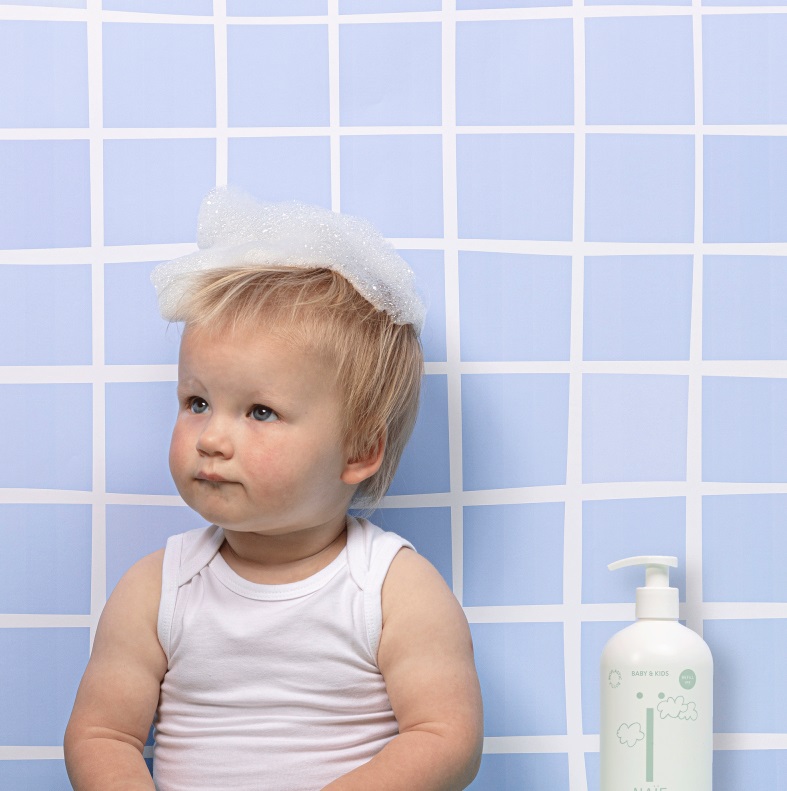NAÏF Shampoo Nutriente per Bambini 500 ml - Deterge e Cura con Ingredienti Naturali, Non Irrita gli Occhi