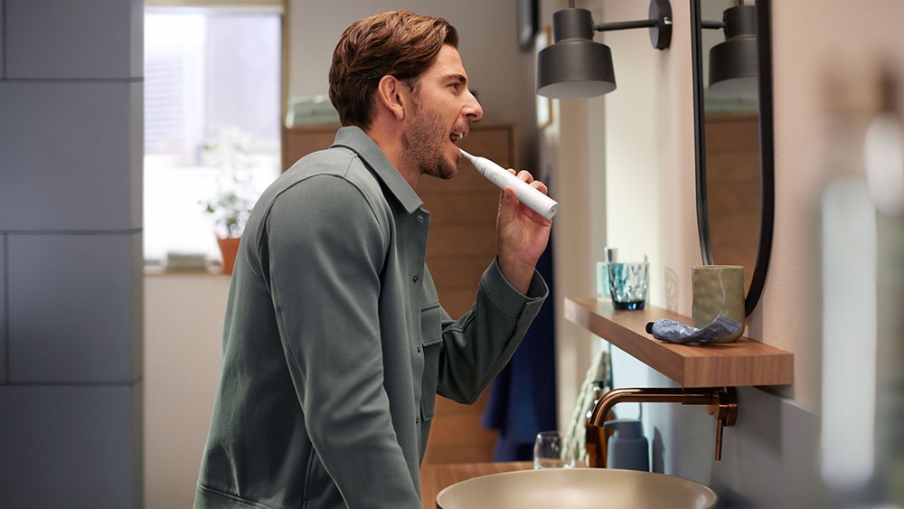Philips Sonicare 5300 Spazzolino Elettrico Sonico HX7109/01 con Base di Ricarica e Custodia, 2 Livelli di Intensità, Sensore di Pressione, Doppio Manico Bianco e Nero