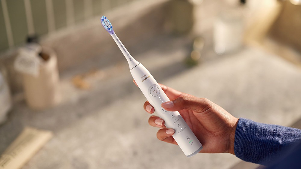 Philips Sonicare 7100 HX7420/02 Spazzolino Elettrico Sonico con App, 4 Modalità di Spazzolamento, 3 Livelli di Intensità, Avviso di Pressione, EasyStart, SmarTimer e BrushPacer, Bianco