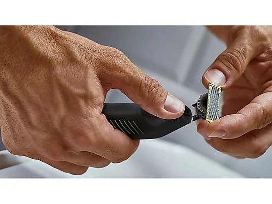 Philips OneBlade QP6506/15 - Rasoio Pro per Barba, Regola e Rifinisce, Batteria Ioni di Litio, 90 Minuti di Funzionamento, Colore Nero/Lime