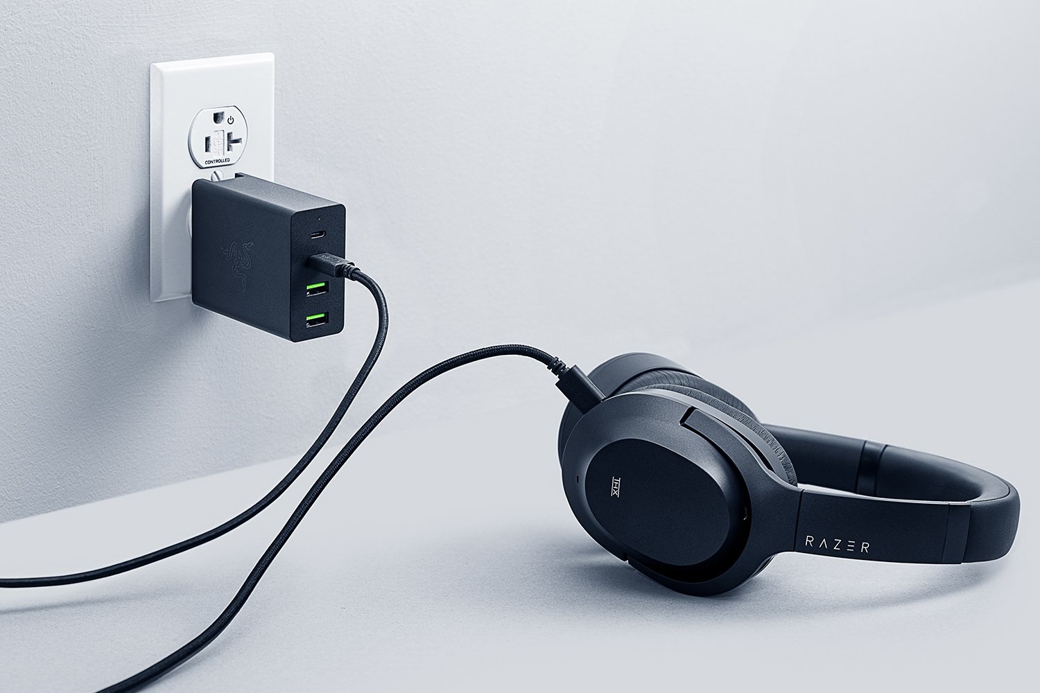 Razer Caricabatterie USB-C 130W GaN - Caricatore rapido portatile con 2 porte USB-C e 2 porte USB-A, compatibile con smartphone, tablet e altri dispositivi, Nero