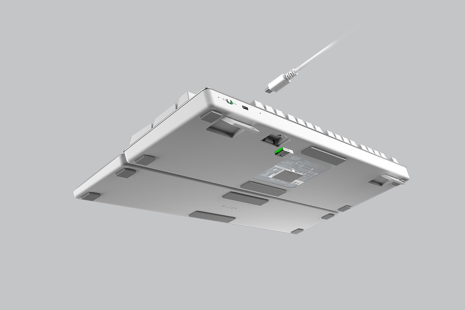 Razer Pro Type Ultra - Tastiera Meccanica Wireless per Massima Produttività con Switch Silenziosi, Poggiapolsi in Similpelle, Dongle Multi-Dispositivo, Layout US, Bianco e Argento