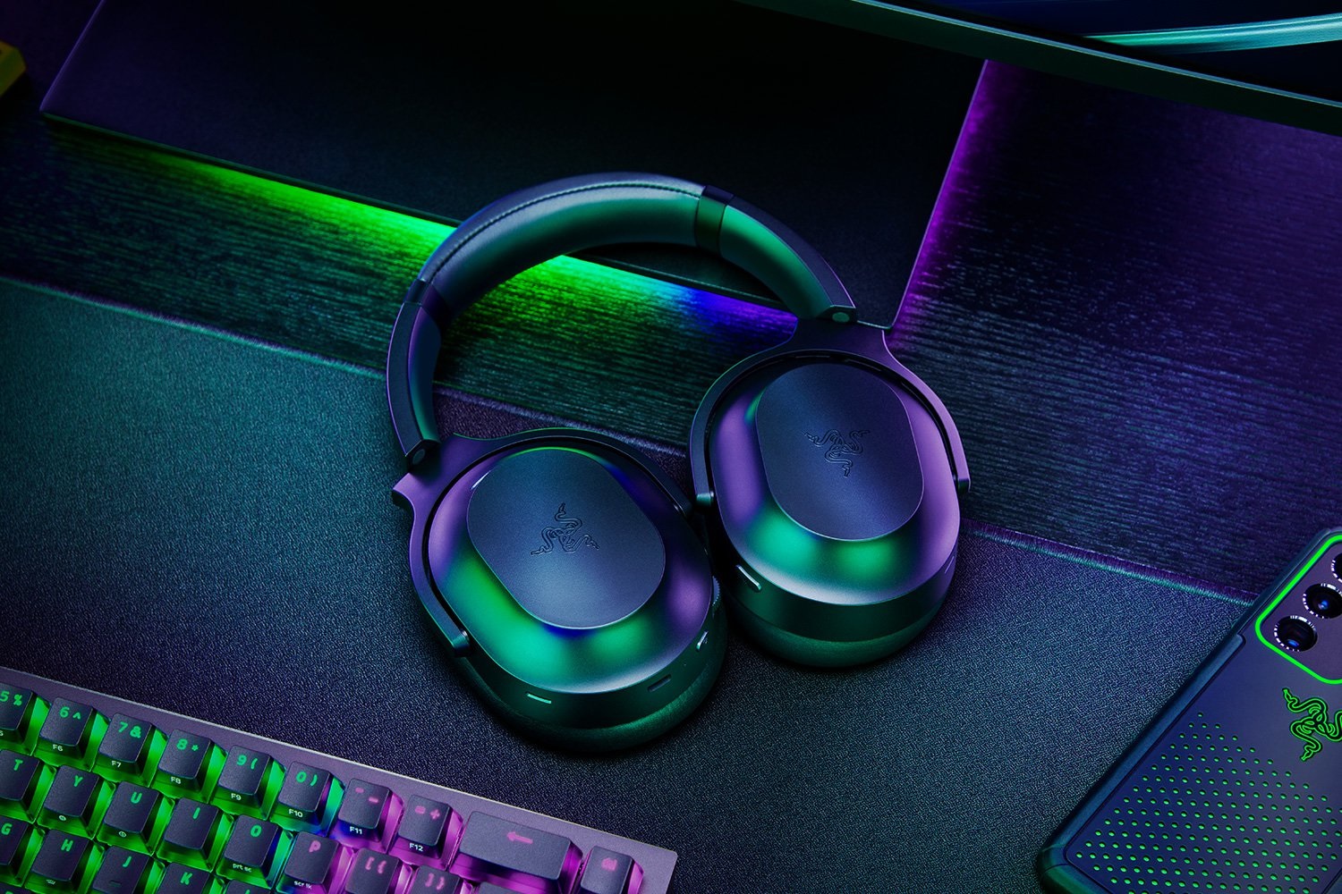 Razer Barracuda Pro - Cuffie da Gioco Wireless con Cancellazione Attiva del Rumore (ANC) Ibrida, Amplificatore Audio THX, SmartSwitch Dual Wireless, Driver TriForce da 50mm, Bluetooth e USB tipo-C, Nero