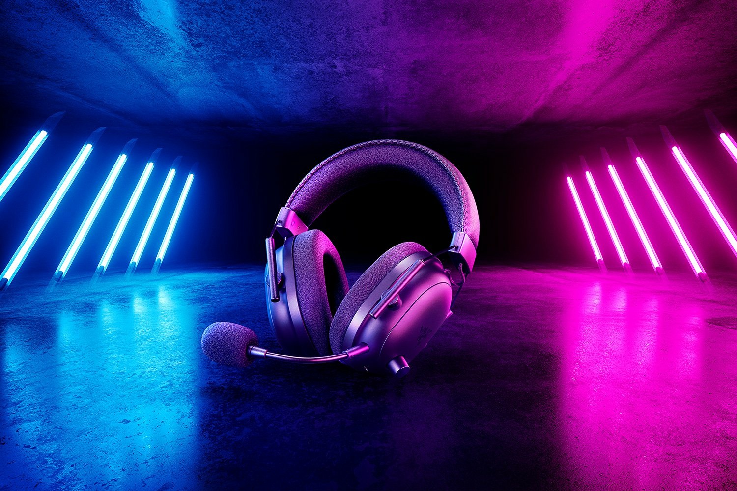 Razer BlackShark V2 Pro Auricolare Wireless A Padiglione Gaming con Microfono HyperClear, Bluetooth e Wireless 2,4 GHz, Nero