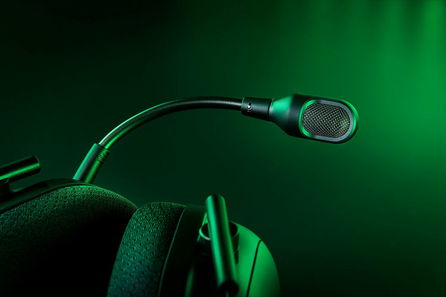 Razer BlackShark V2 Pro Auricolare Wireless A Padiglione Gaming con Microfono HyperClear, Bluetooth e Wireless 2,4 GHz, Nero