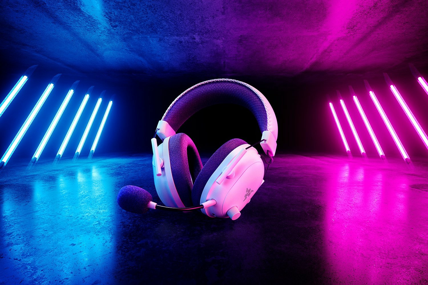 Razer BlackShark V2 Pro Auricolare Wireless Gaming Bluetooth Bianco con Driver Triforce da 50mm e Microfono HyperClear