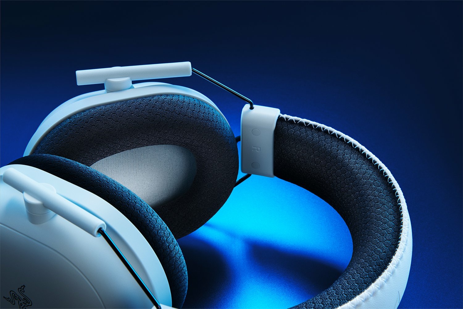 Razer BlackShark V2 Pro - Cuffie E-Sport Wireless per PlayStation con Driver TriForce da 50mm, Microfono HyperClear Staccabile, Bluetooth, Colore Bianco