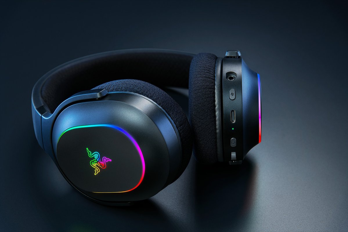 Razer Barracuda X Chroma - Cuffie da gioco wireless multipiattaforma con SmartSwitch Dual Wireless, 6 zone Chroma RGB, driver da 40 mm e microfono cardioide HyperClear staccabile - Nero