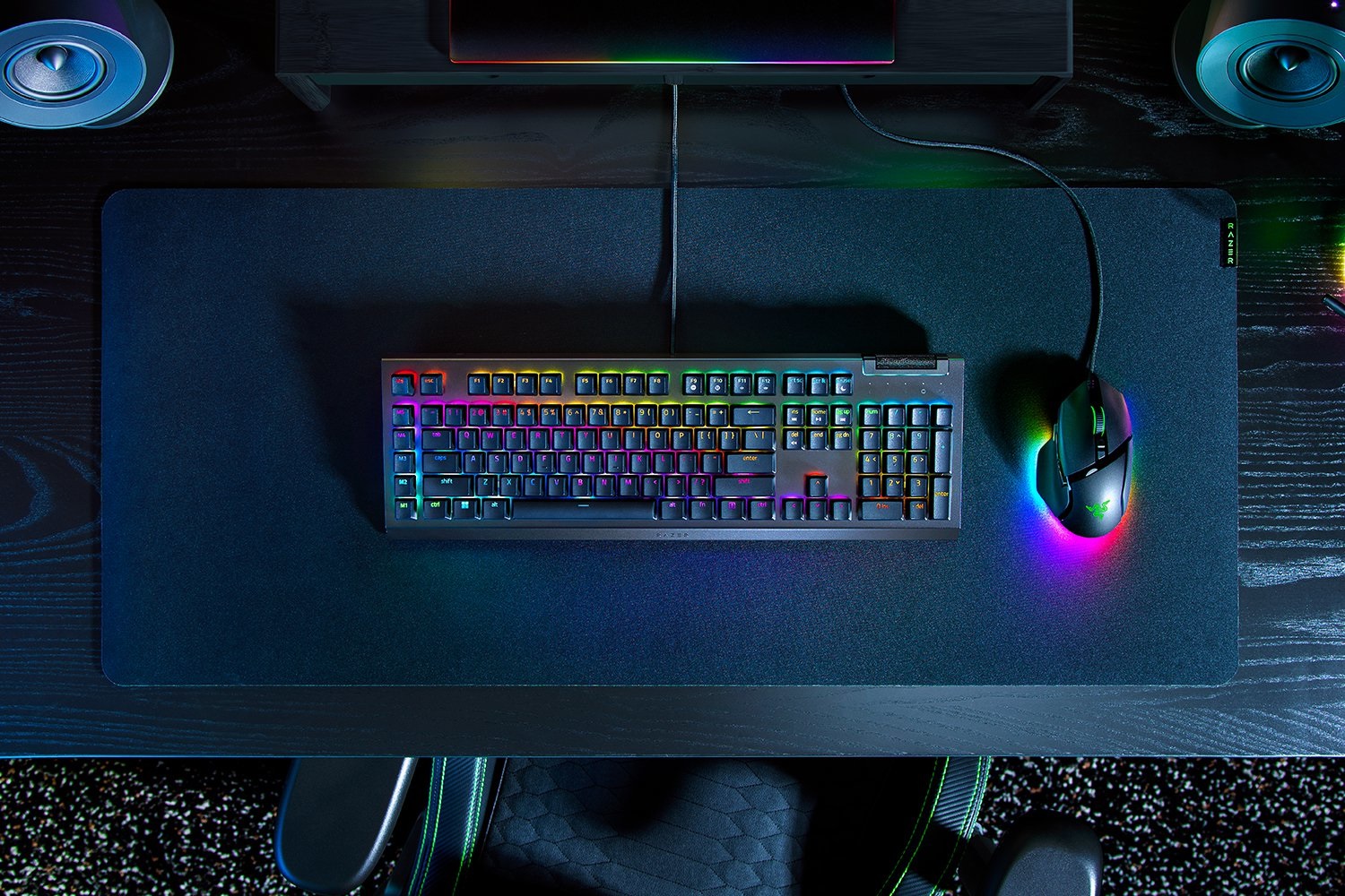Razer BlackWidow V4 X Tastiera Gaming USB QWERTZ Tedesco Nero con LED RGB e Interruttori Meccanici