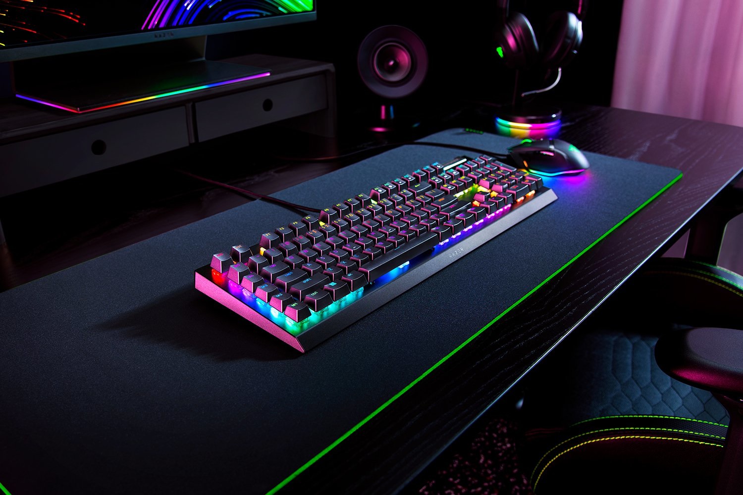 Razer BlackWidow V4 X Tastiera Gaming USB QWERTZ Tedesco Nero con LED RGB e Interruttori Meccanici