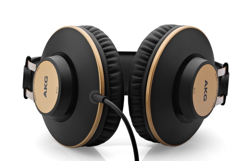 AKG K92 Cuffie Cablato Circumaurale Chiuse per Musica Nero/Oro con Driver da 40mm