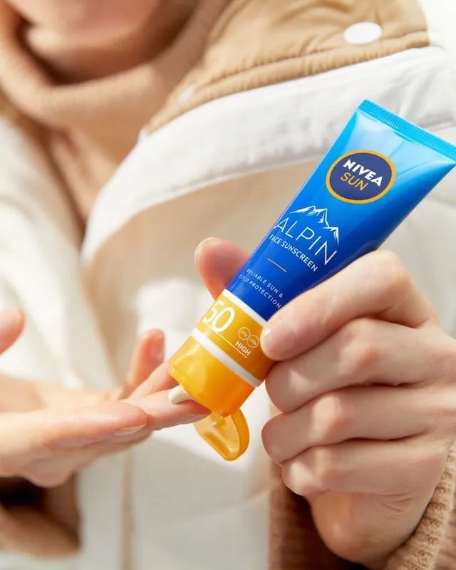 NIVEA Crema Viso Solare FP50 50 ml - Protezione UVA/UVB per Pelle Sensibile