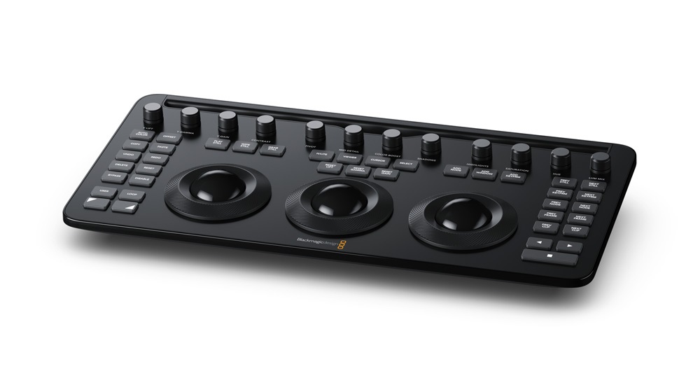 Blackmagic Design DaVinci Resolve Micro Color Panel - Pannello per correzione colore con 3 trackballs, 12 control knobs e connettività Bluetooth o USB-C (DE Keyboard)