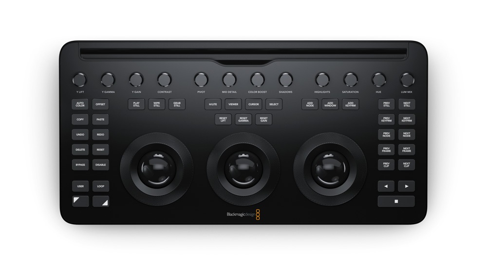 Blackmagic Design DaVinci Resolve Micro Color Panel - Pannello per correzione colore con 3 trackballs, 12 control knobs e connettività Bluetooth o USB-C (DE Keyboard)