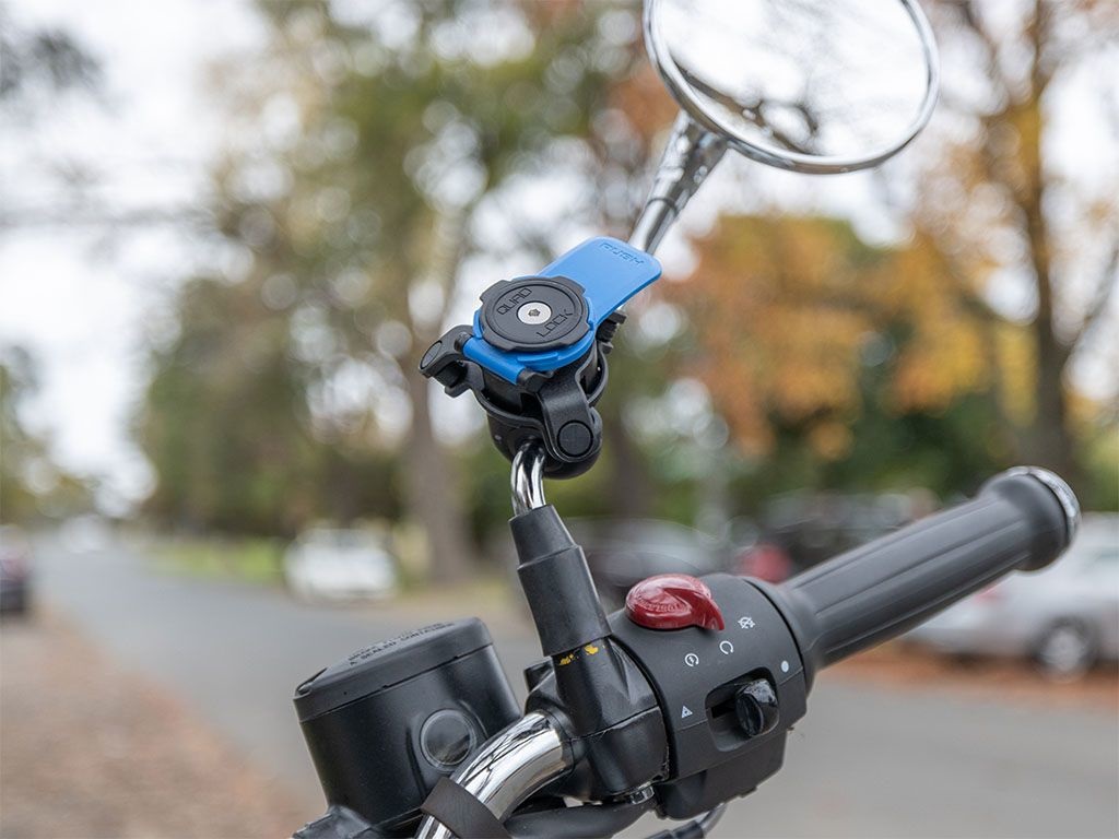 Quad Lock Supporto Specchietto Retrovisore Moto/Scooter - Montaggio Sicuro per Smartphone con Sistema di Connessione Brevettato