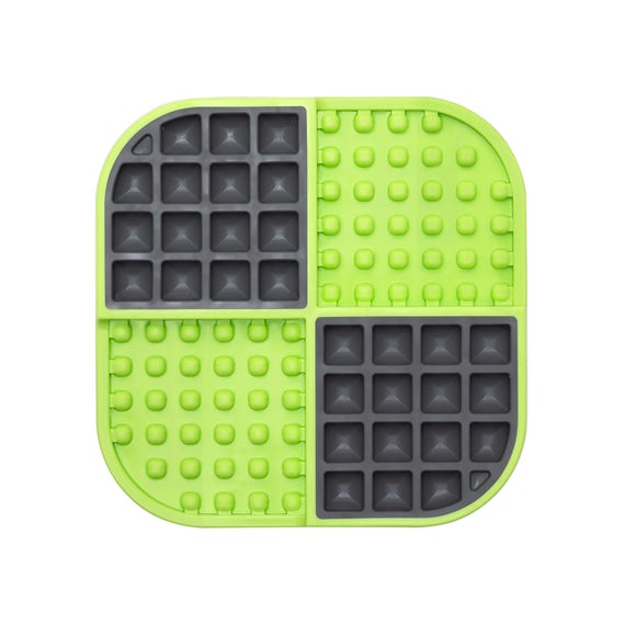 LickiMat Slomo - Tappetino da Leccare per Cani, Verde, Riduzione di Ansia da Noia, Perfetto per Cibo, Yogurt o Burro di Arachidi, Alternativa Divertente a Ciotola per Alimentazione Lenta